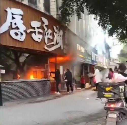 雍村饭店爆料视频,一场关于美食与真相的较量  第2张 雍村饭店爆料视频,一场关于美食与真相的较量  第2张